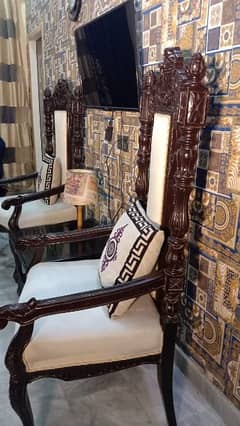2 king size chinoti chairs