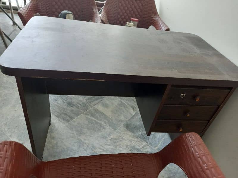 Office Table with 3 drawers 2