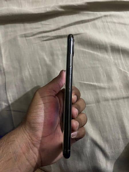 Iphone Xs Max (64 gb) Non PTA (Factory Unlocked) 4