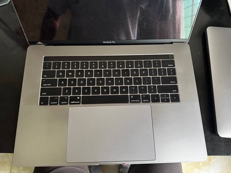 Macbook Pro 2017 Touchbar 15 inch 16/256 4