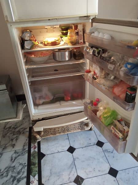 Dawlance single door fridge in good condition 3