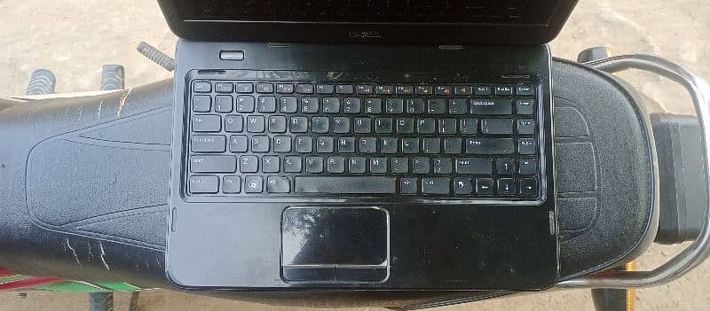 Dell laptop bilkul new condition 4 ram 2