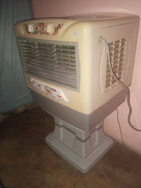 main apna water cooler fan sell kr rha hn 3