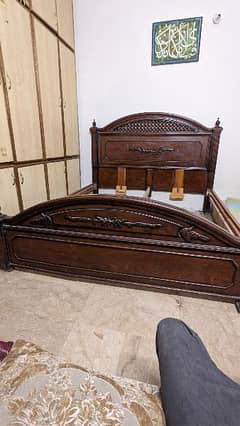 WOODEN KING SIZE BED
