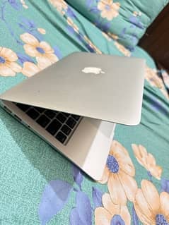 Apple Macbook 2010 Neat And Clean 0