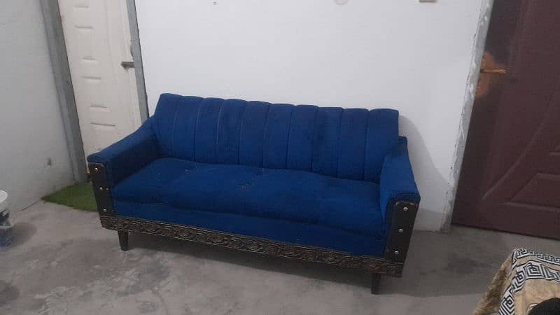 blue velvet sofa 0