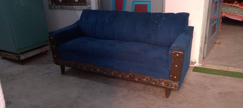 blue velvet sofa 1
