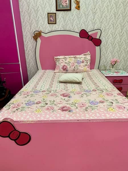 Hello Kitty Bed Set 0