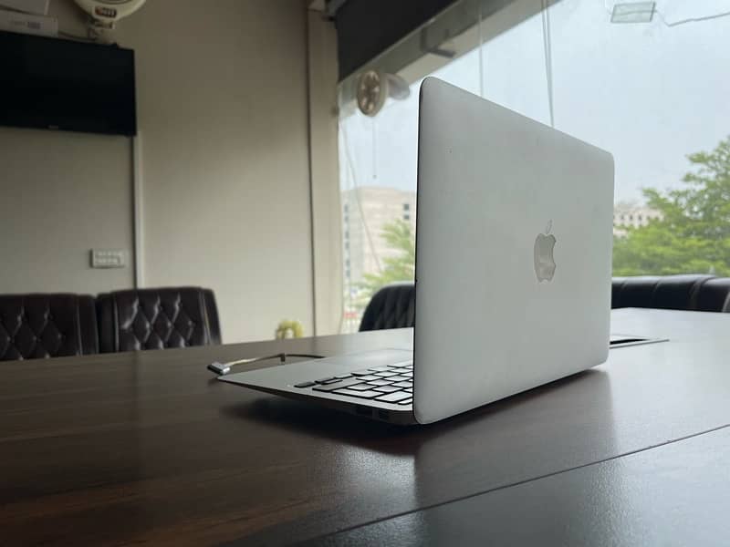 macbooka air for sale. Slightly used in best condition 5