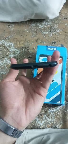 tecno pop  4 ram 2 rom 32 only box  spker ki awaz pati hn 03211165562 5