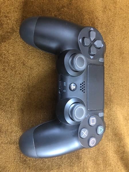 PS4: doul shock 4 (controller) 0