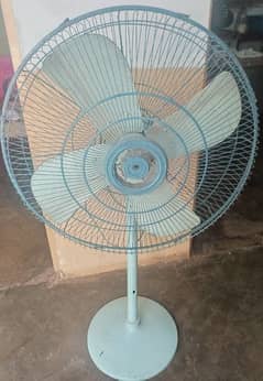 Offering Pedestal fan full size fully in 100% working condition.