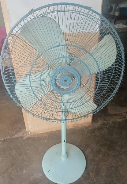 Offering Pedestal fan full size fully in 100% working condition. 0