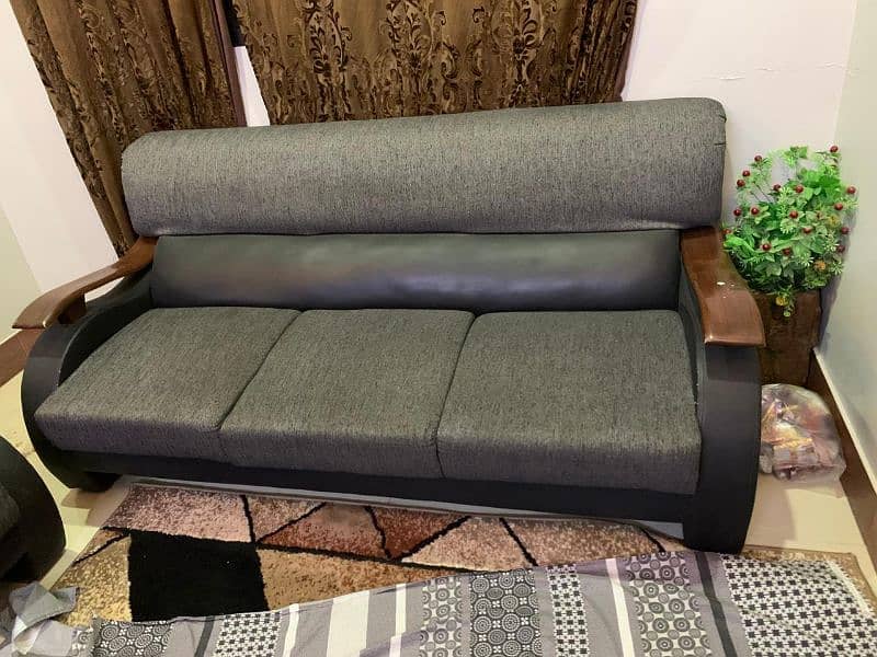 FULL SOFA SET 5 SEATER WITH TABLE NEW CONDITION HAIN 3