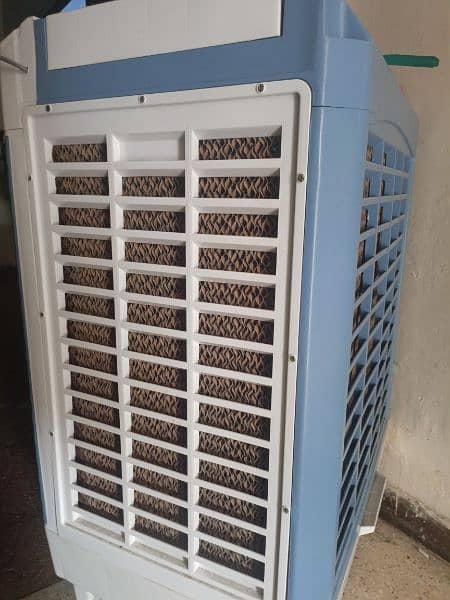 4 ice box ka sath 10 by 10 condition 1 month use only 2