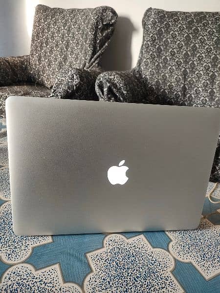 macbook pro 2015 in 15 inch 16gb/512gb 5