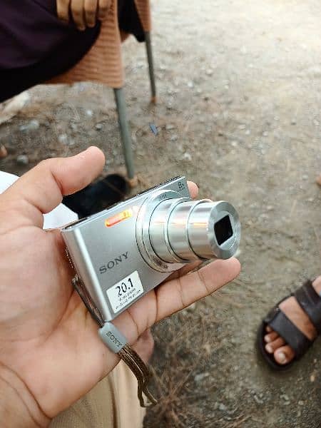 Sony W800/S 20.1 MP Digital Camera 0