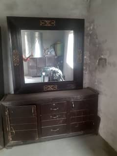 show case and dressing table