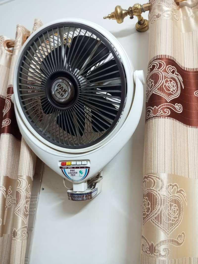 Pak Louvre Bracket Fan 0