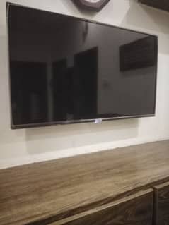 TCL android TV 42 android version 9 like new