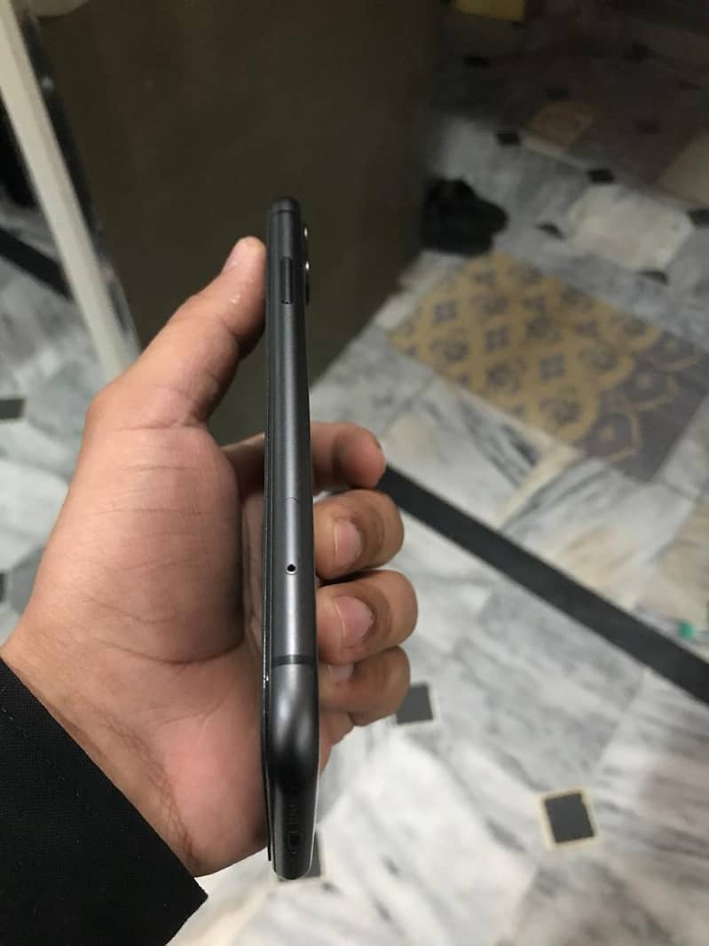 I Phone 11, 64 gb, Pure Shiny Black Color, Scratchless, Non PTA, JV 1