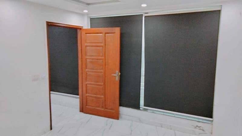 1BED STUDIO SAMI FURNISHED APORTMENT IS AVAILABLE FOR RENT IN SECTOR E BAHRIA TOWN LAHORE 3