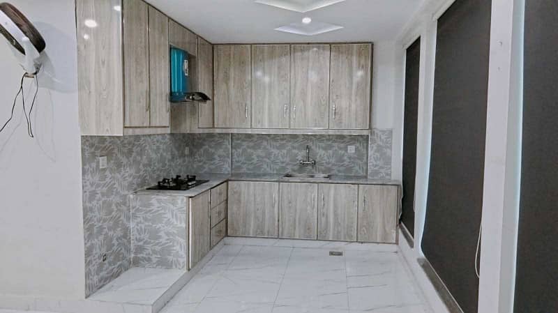 1BED STUDIO SAMI FURNISHED APORTMENT IS AVAILABLE FOR RENT IN SECTOR E BAHRIA TOWN LAHORE 4