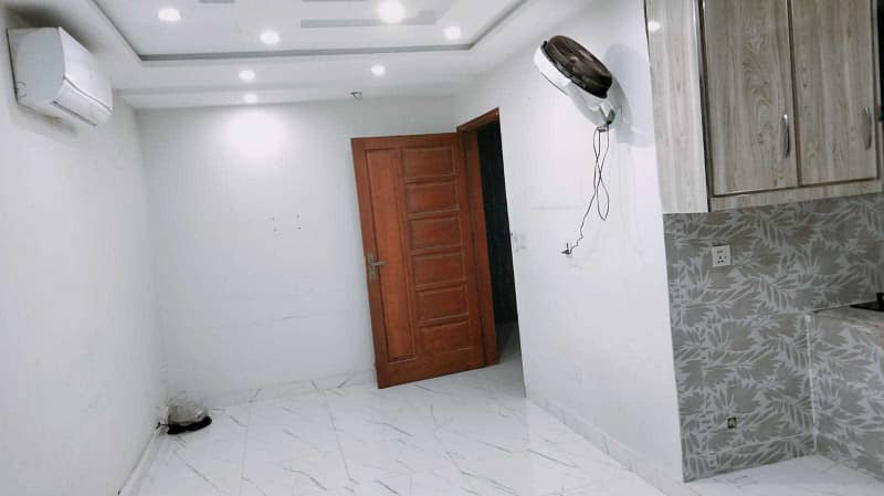 1BED STUDIO SAMI FURNISHED APORTMENT IS AVAILABLE FOR RENT IN SECTOR E BAHRIA TOWN LAHORE 5
