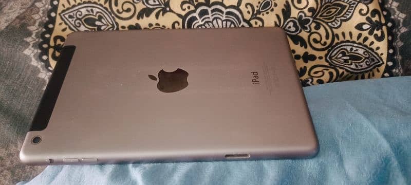 apple ipad mini tablet 1