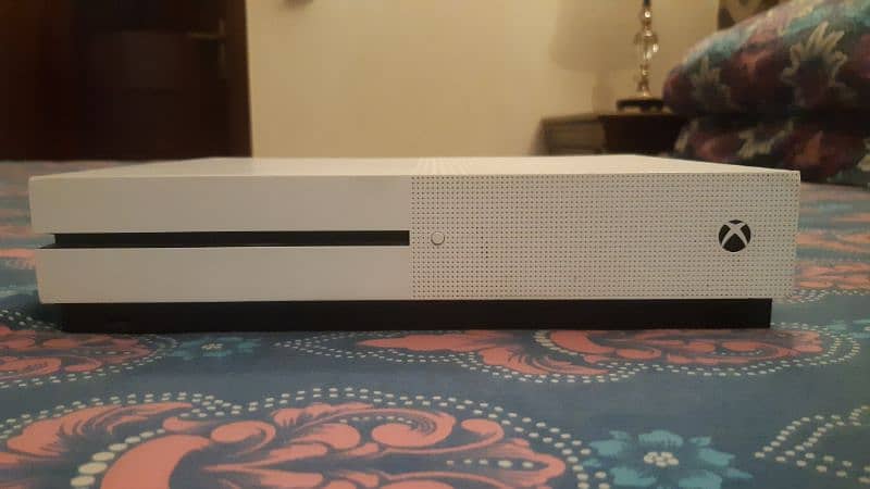 Xbox One S (500 GB) with xbox series X controller 1
