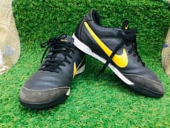 100℅ original nike grippers shoes 10/10 condition
