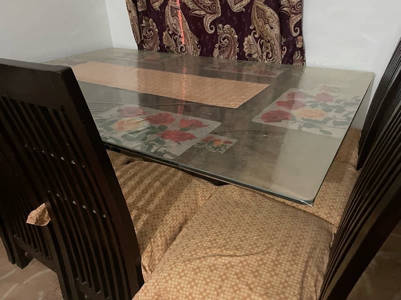 scratchless dinning table 1