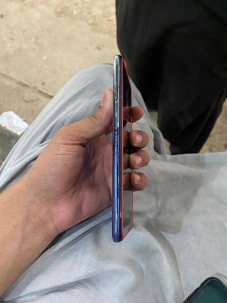 Oppo F19 with display finger 1