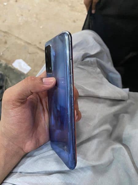 Oppo F19 with display finger 3