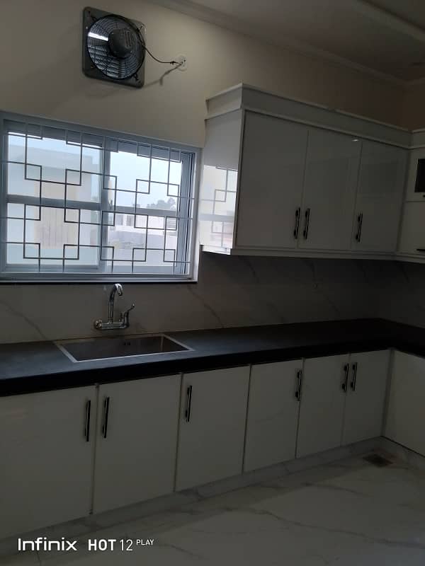 12m upper portion for rent 12