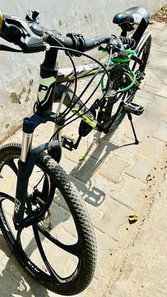 Ultra-Light Aluminum Bike:Stylish,Portable,with Gears & Disc Brakes 4