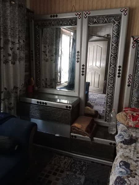 bad 2 said table mirror good condition theek hai with matress 6