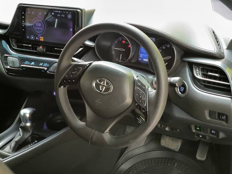 Toyota C-HR 2016 (1.2 turbo) 4
