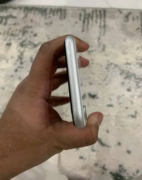 IPHONE XR WHITE 128GB PTA APPROVED 3