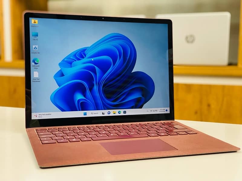 SURFACE LAPTOP 2 CORE I7 8th GEN 8GB RAM 256 SSD 2