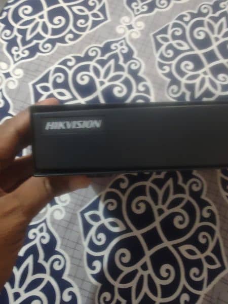 hikvision nvr 4chanall with peo switch 1