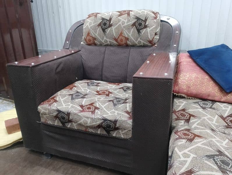 1 PCs single sofa,1 PCs 2 seater sofa,1 PCs 3 seater sofa 1