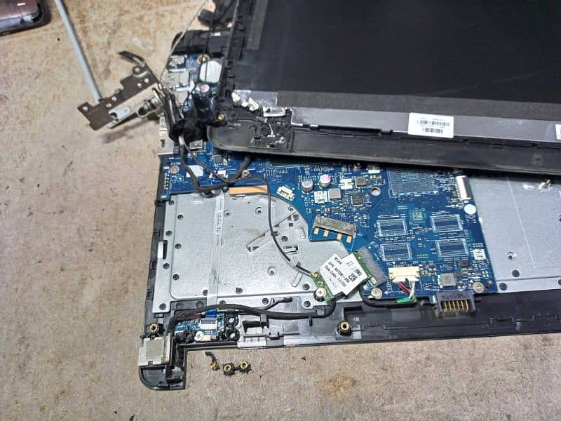 Laptop Hinges Repair 3