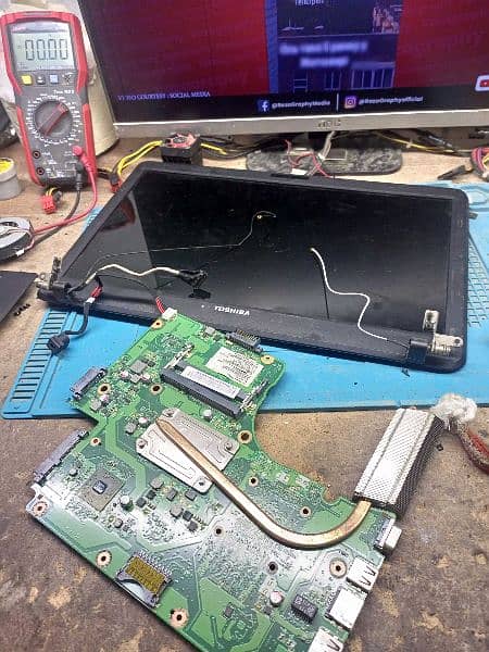 Laptop Hinges Repair 5