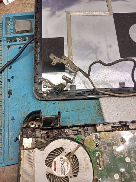 Laptop Hinges Repair 12
