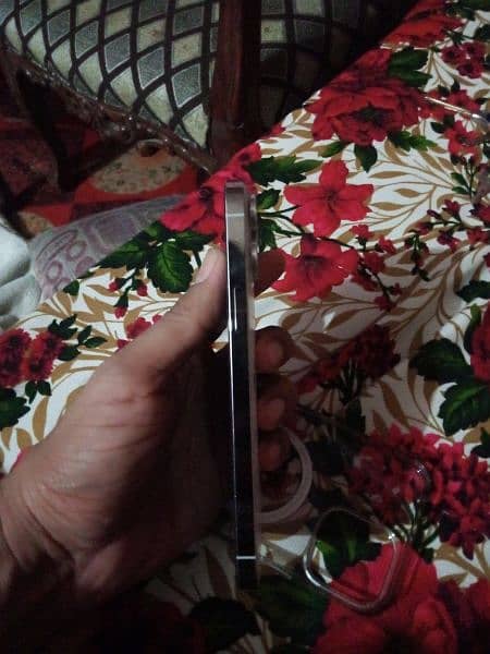 Iphone 13promax 128 gb non pta sim time remining 1 months 0