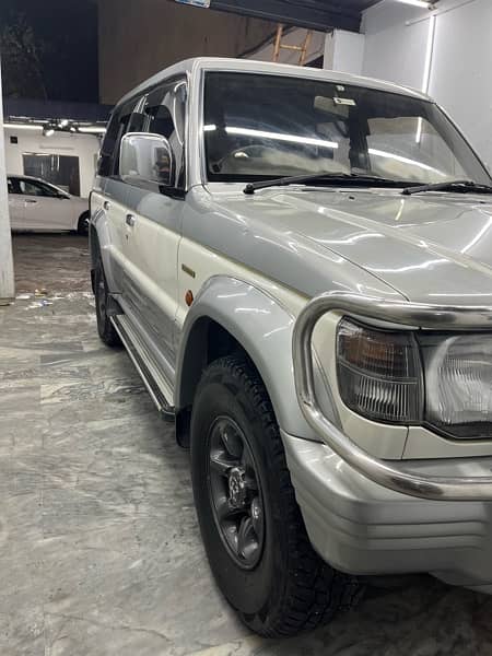 Mitsubishi Pajero 1992 17