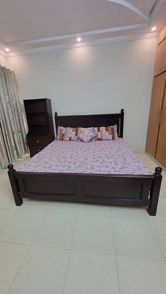 king-size bed/ polished bed/ double bed/ polished shelf/ wooden shelf 2