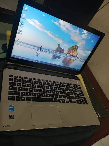 Toshiba satellite core i3 4th gn 4