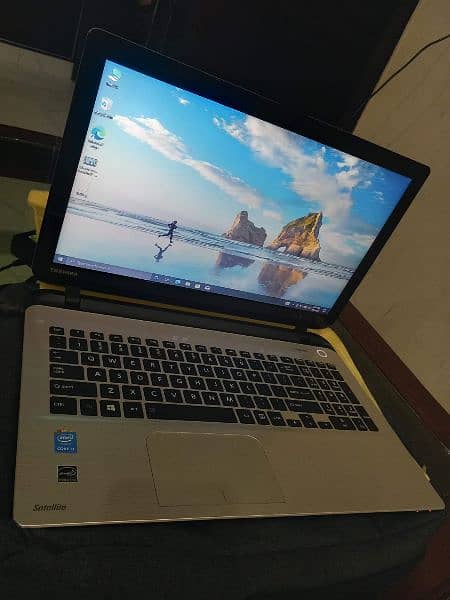 Toshiba satellite core i3 4th gn 10